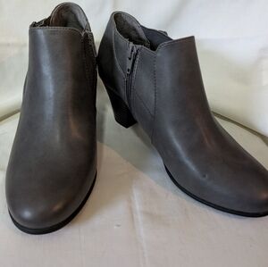 Croft & Barrow Gray Ankle Boots Sz 9